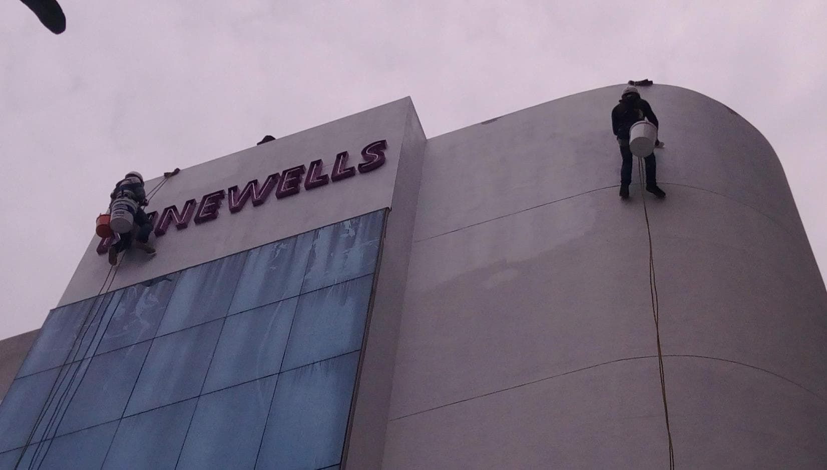 Ninewells Hospital — Facade painting